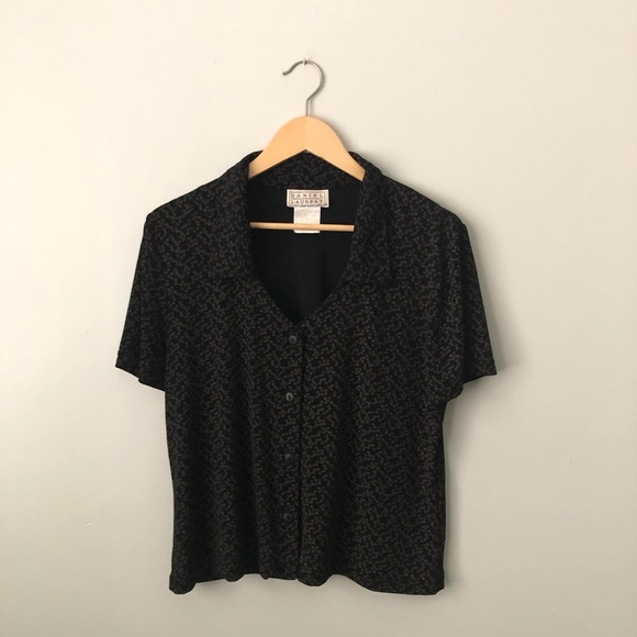 ✨SALE ✨Cute Crop Blouse - Picture 2 of 4